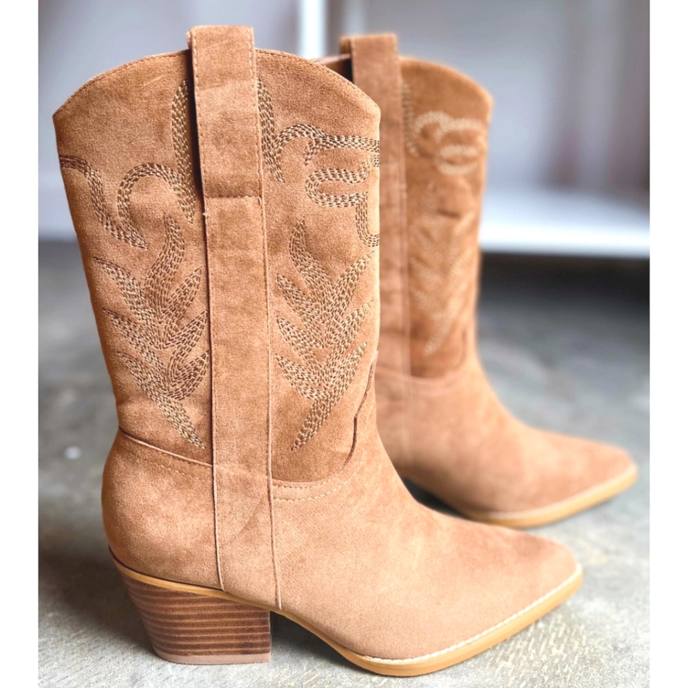 . Oasis Society Sephira Camel Country Western Detailed Pointed Toe Boots